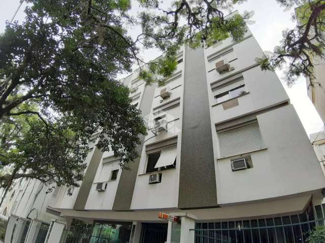 Apartamento de 2 dormitórios com sacada, reformado, junto a Hospital Moinhos e Clinicas