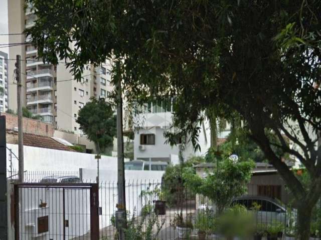 Venha conhecer este terreno de 390m² de área total no bairro Passo da Areia.