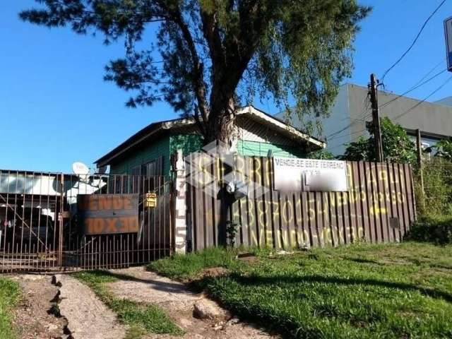 Crédito Real Vende! Terreno comercial 10mx30m, com uma casa de madeira