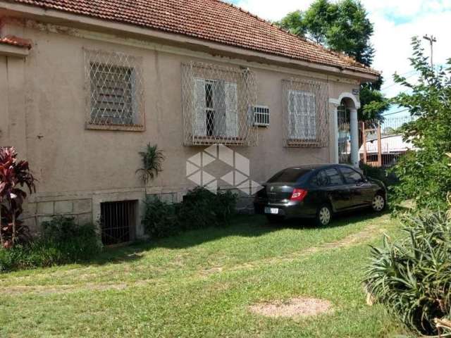 casa de esquina em frente a escola Marista