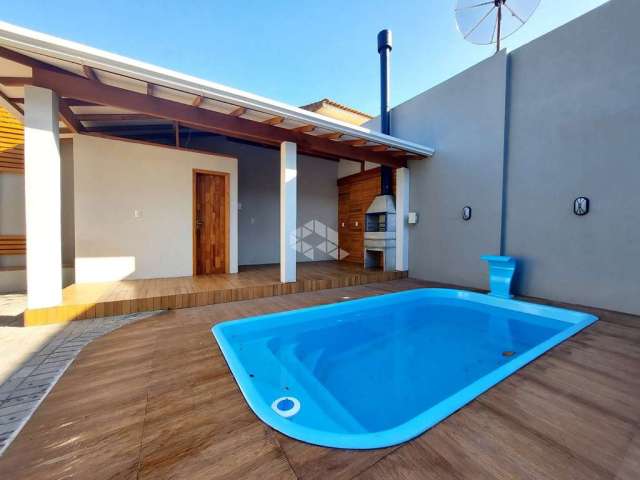 casa 02 dormitórios com piscina e 06 vagas de garagem