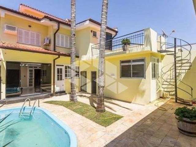 Casa 3 dormitórios, 1 suíte e 5 vagas, no jardim planalto, porto alegre