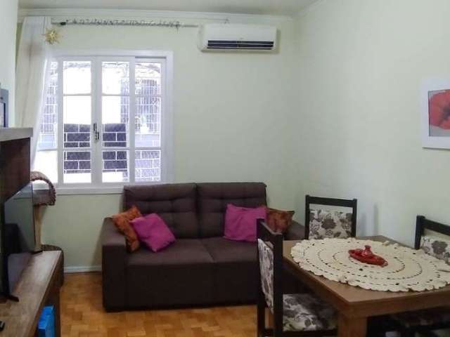 Apartamento térreo elevado, 2 dormitórios,, 59 m², no Centro Histórico, Porto Alegre