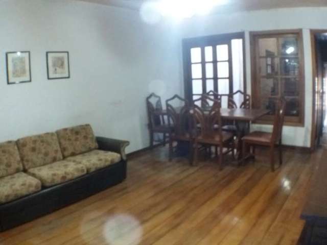 Casa 4 dormitórios e loja na Cidade Baixa