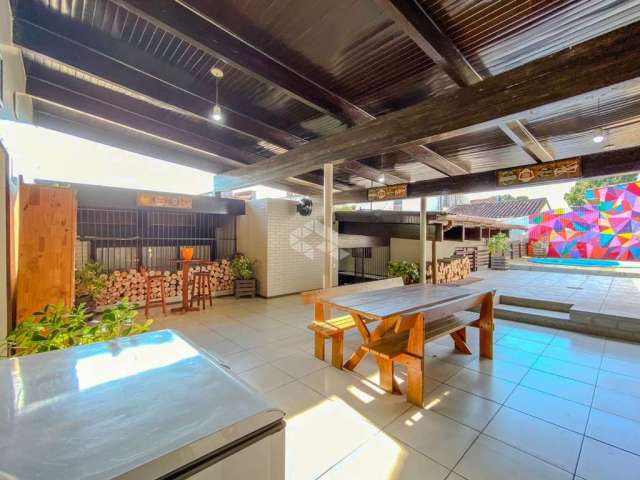 Casa reformada, com 3 dormitórios, 1 suíte, 2 vagas, 308 m², bairro Nonoai, Porto Alegre