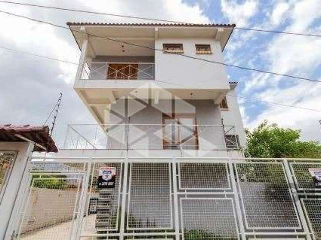 Casa sobrado, 03 dormitórios com 2 vagas, bairro Nonoai