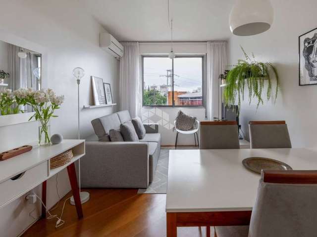 Apartamento completamente mobiliado com 1 dormitório e 1 vaga de garagem. Bairro Petrópolis Porto Alegre