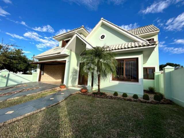 Casa ampla semimobiliada, 03 dormitórios e piscina no centro de vera cruz