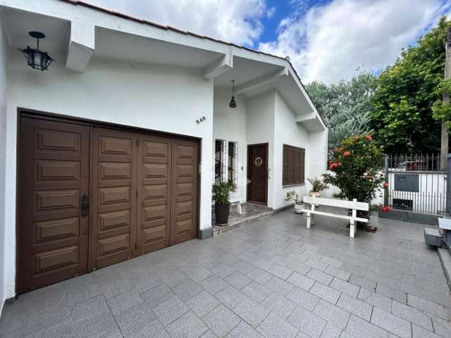 Casa de toda plana com chapa de 3 dormitórios no bairro Goiás!