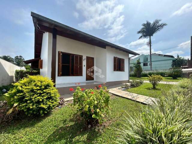 Casa de 2 dormitórios com chapa e piscina no bairro Arroio Grande!