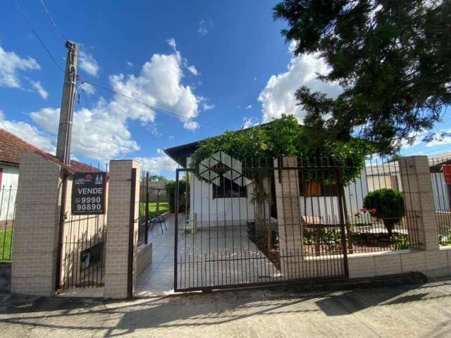 Casa a venda com 3 dormitórios e patio em santa cruz do sul