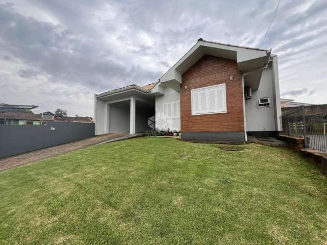 Casa em Linha Santa Cruz, com 03 dormitórios