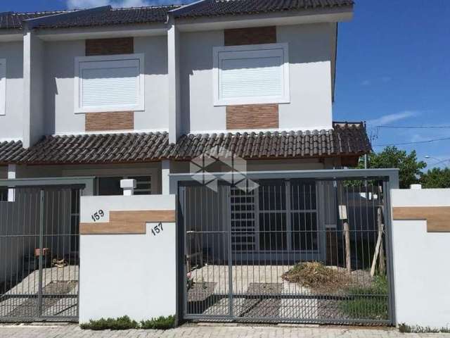 Casa Duplex nova, pronta para morar, com 02 dormitórios.