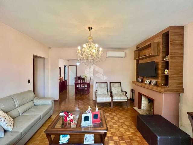 Vende-se Casa Ampla com 3 Dormitórios e Área de Lazer no Bairro Nonoay - Santa Maria/RS