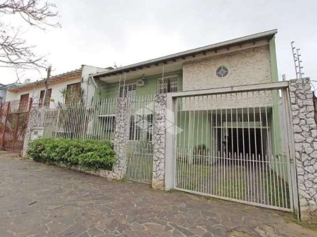 Casa com 800 m² e 5 quartos à venda no Partenon