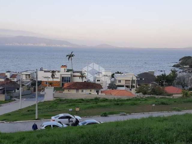 Terreno com 358m² medindo de área total no bairro ponta de baixo em são josé/sc