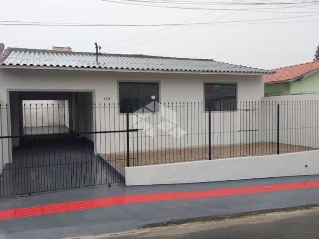 Casa residencial com 3 quartos sendo 1 suíte e 1 vaga de garagem no bairro bela vista em são josé/sc