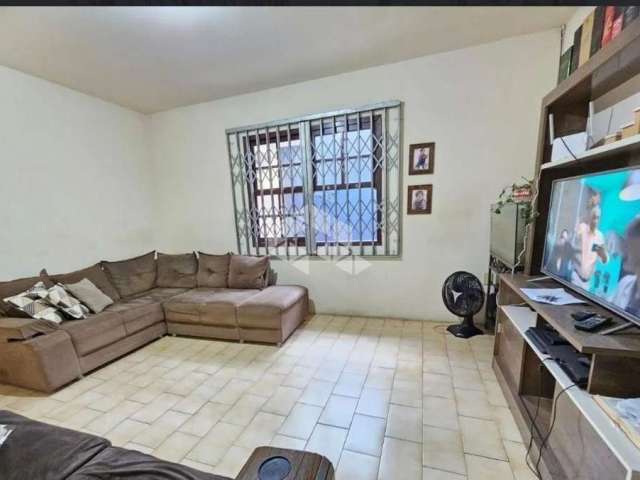 Casa residencial à venda com 3 quartos sendo 1 suíte e 2 vagas de garagem no bairro barreiros em são josé/sc.