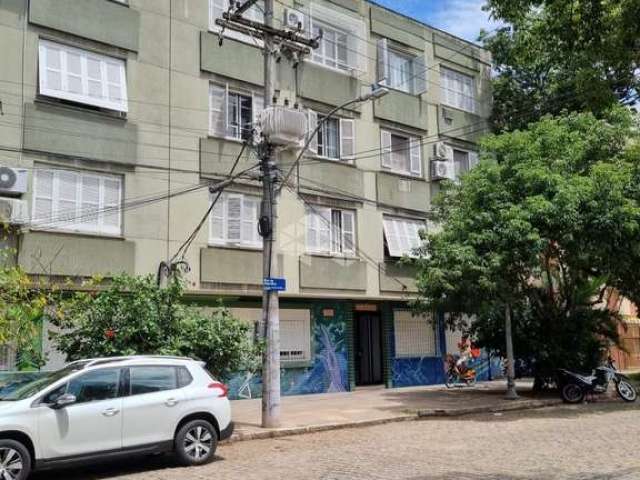 Apartamento 2D com PÁTIO  na Rua da República , 20 metros  da João Alfredo