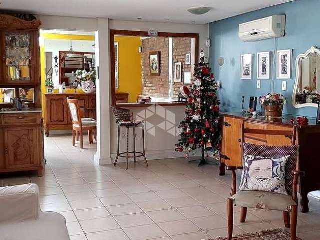 Casa com Edícula, 4 quartos, 3 banheiros, 192 m², Bairro Santa Tereza