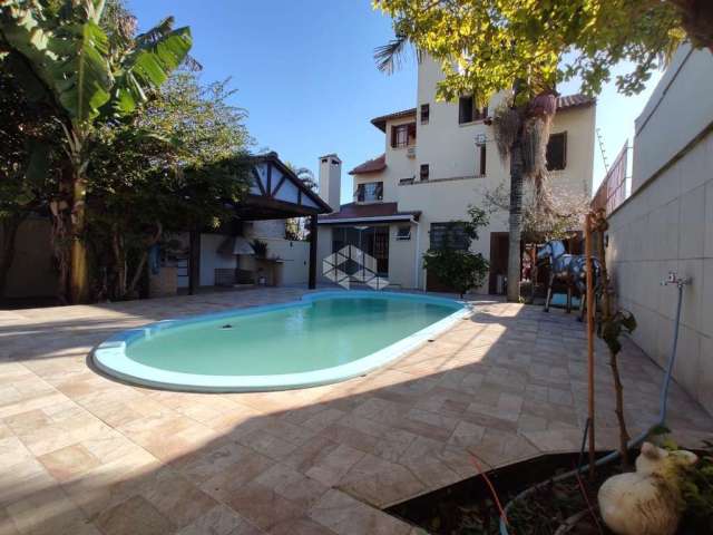 Espetacular casa com piscina em frente ao Guaíba no Bairro Ipanema