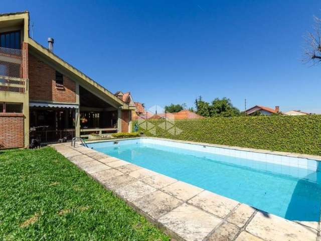 Casa com amplo pátio e piscina no Bairro Ipanema em Porto Alegre