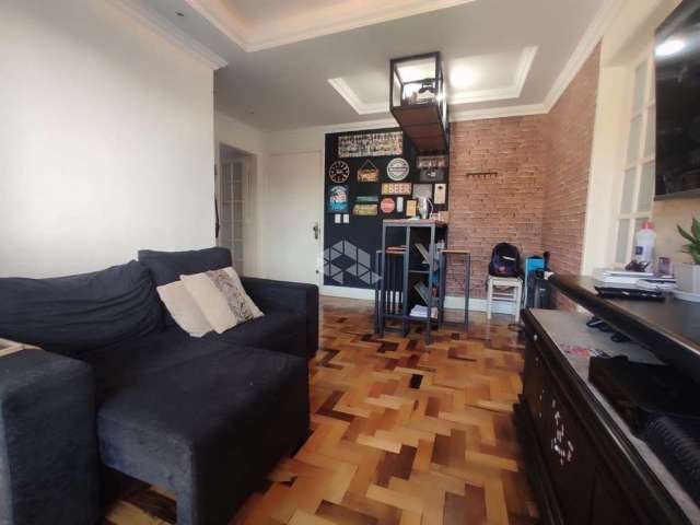 Apartamento 02 dormitórios, 70,37m², vaga coberta no bairro Cristal