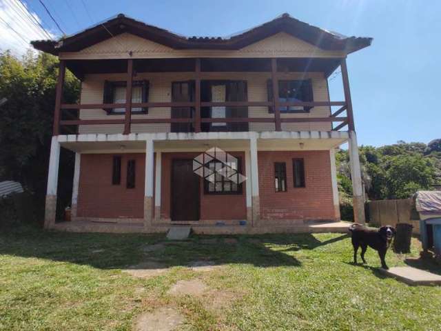 Casa com três dormitórios e vista incrível no bairro Teresópolis.