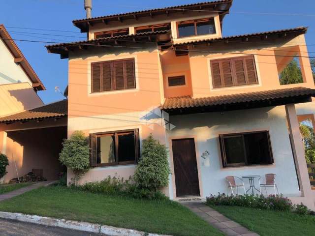 Casa de Condomínio com 4 Quartos e 3 banheiros à Venda, 304 m² por R$ 850.000