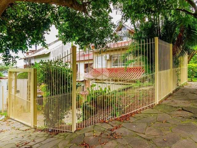 Casa de 3 dormitórios no Imperial Parque, Zona Sul de Porto Alegre