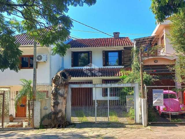 Casa 3 dormitórios, Suíte, Pátio, Piscina, Próximo da Sogipa