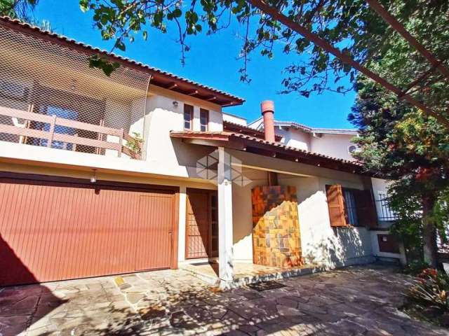 Casa 3 dormitórios, terreno amplo, piscina, Ipanema