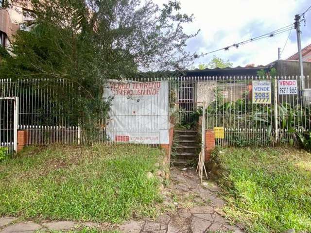 Casa de 03 dormitórios e 02 vagas com 250m² no bairro Chácara das Pedras em Poa.