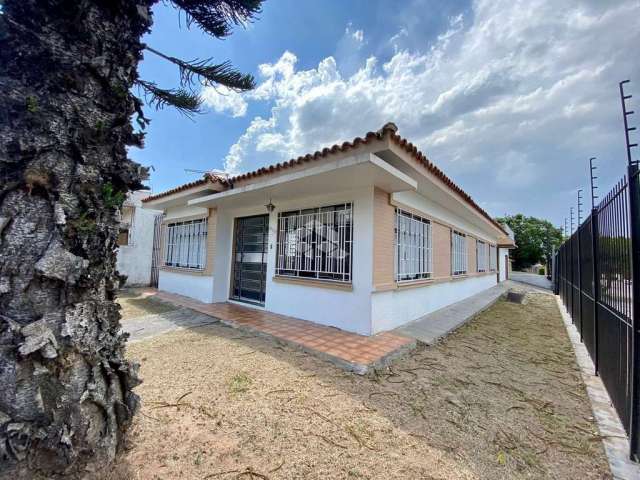 Casa com 05 dormitórios e 03 vagas com 260m² no bairro  Partenon