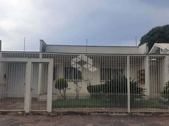 Casa de 3 dormitórios com 210 metros nos bairro Guarujá.