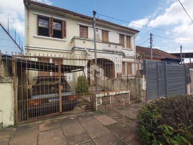 Casa de 120m² com 2 dormitorios e 1 vaga  no bairro Medianeira