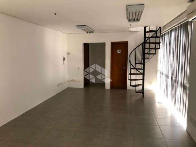 Sala duplex com 60 metros, vaga de garagem no bairro São João.