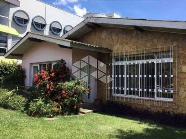 Casa de 273 m2 com 05 dormitórios no bairro Tristeza