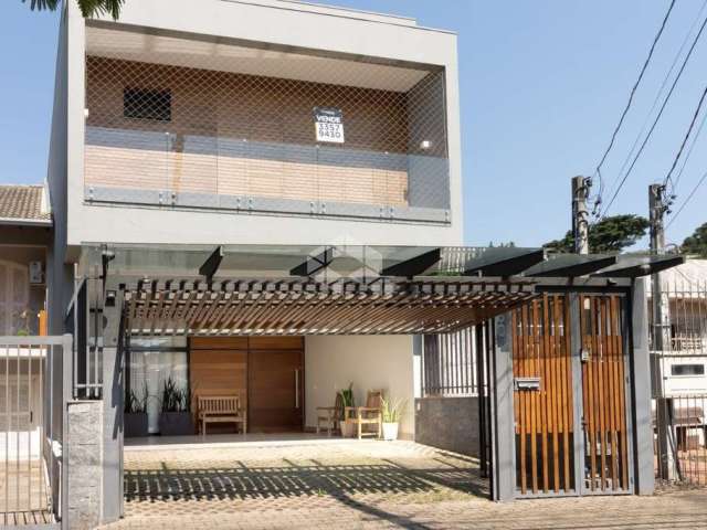 Casa de 04 dormitórios e 02 vagas com 370m² no bairro Santo Antonio em Poa