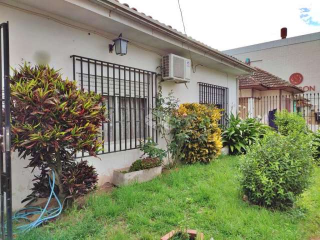 Casa em excelente localização em frente ao bourbon Ipiranga.