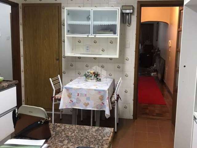 Apartamento  com 3 Dormitórios no Centro de Porto Alegre/RS