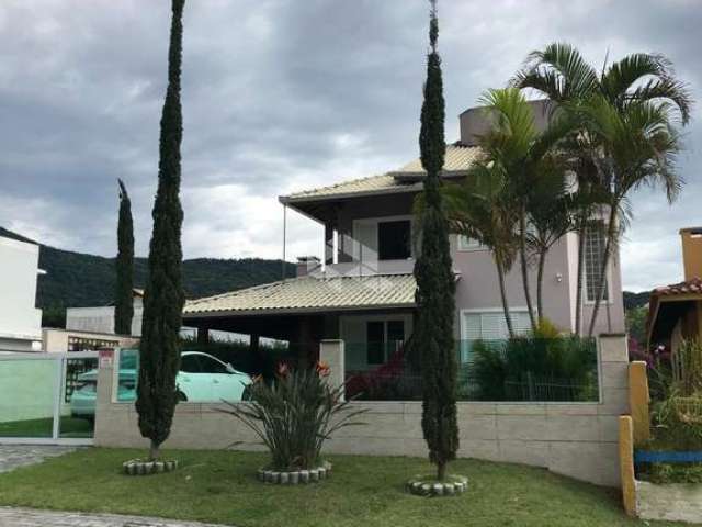 Casa 3 quartos, com 154m² piscina e churrasqueira próxima a praia dos Açores