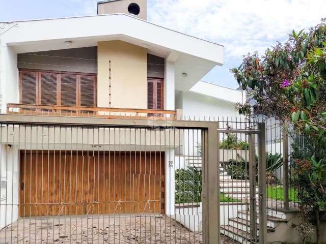 Casa 3 dormitórios, 1 suíte, 4 vagas, 223 m², bairro Jardim Lindóia - Porto Alegre