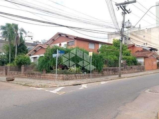 Terreno com 1024m² residencial /comercial / com Casa habitável à venda - Bairro Passo da Areia em Porto Alegre.