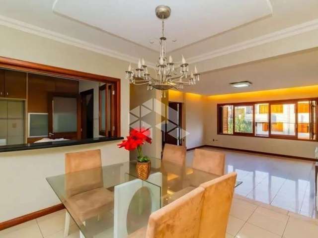 Casa com 3 Quartos e 3 banheiros à Venda, 255 m² por R$ 1.235.000