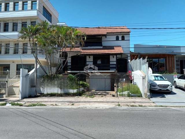 Casa com 04 dormitórios + 01 apartamento bairro Tristeza em Porto Alegre.