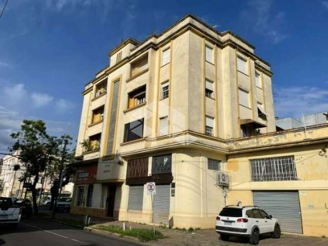 Apartamento 3 dormitórios, transformado em 2, bem conservado - bairro Navegantes