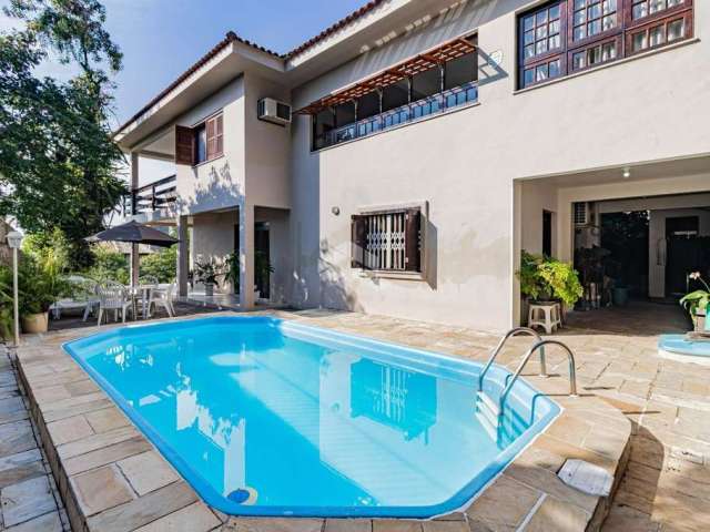 Excelente casa com 03 dormitórios, piscina, salão de festas, bairro Sétimo Céu em Porto Alegre.