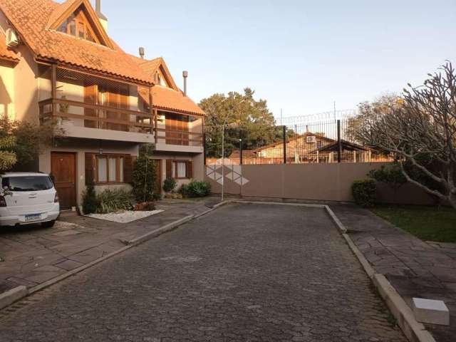 Excelente casa em condomínio com 03 dormitórios - bairro Guarujá em Porto Alegre