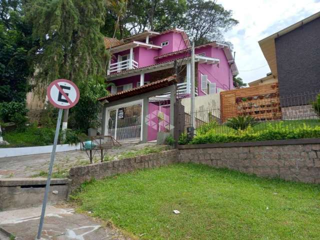 Casa com 03 dormitórios, vista deslumbrante para venda no bairro Nonoai